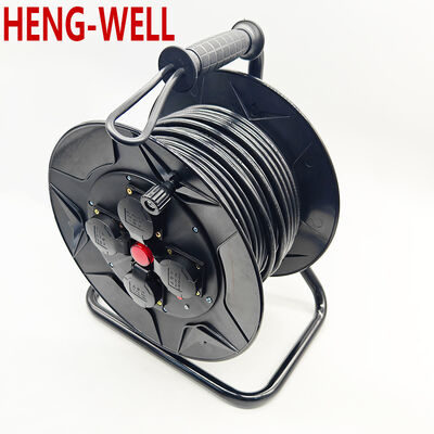 কালো প্রত্যাহারযোগ্য তারের রিল বহিরঙ্গন যা কঠিন বহিরঙ্গন কর্মক্ষেত্রে সহজে তারের স্থাপন এবং প্রত্যাহার করার জন্য ডিজাইন করা হয়েছে